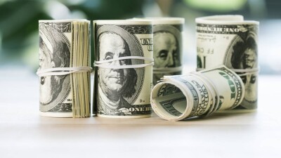 Курс доллара снизился на 2 тенге на бирже