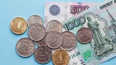 Курс рубля достиг исторического максимума к тенге на KASE