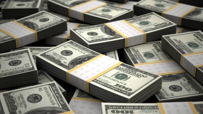 Доллар значительно подешевел к тенге на бирже 7 августа