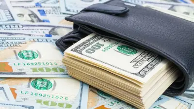 Очередной скачок курса доллара зафиксировали на бирже и в обменниках Казахстана