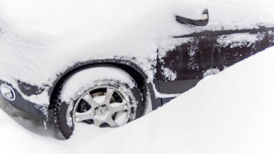 Снег и дождь: в каких регионах Казахстана опасная обстановка на дорогах