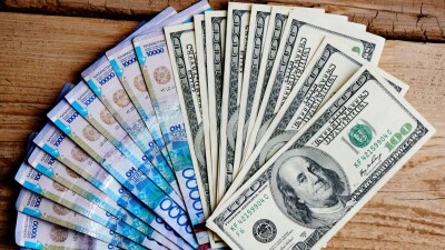 Сколько стоит доллар к тенге по итогам торгов на бирже 17 сентября