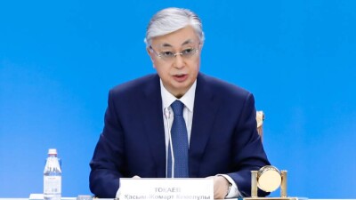 Токаев переговорил по телефону с акимами пострадавших от засухи регионов