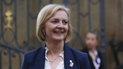 Премьер Великобритании Лиз Трасс отказалась подавать в отставку