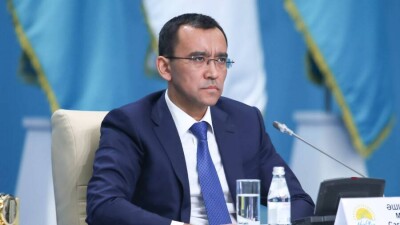 Ашимбаев сенаторам: Настал час упорного и созидательного труда. Народ ждёт и требует этого