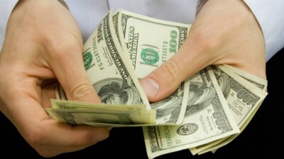 Курс доллара упал на 2,5 тенге на бирже 4 мая