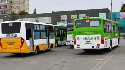 В Семее водители автобусов в очередной раз не вышли на работу в знак протеста
