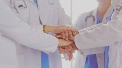 Мамин подписал постановление о доплатах медикам, введённых вместо ковидных надбавок