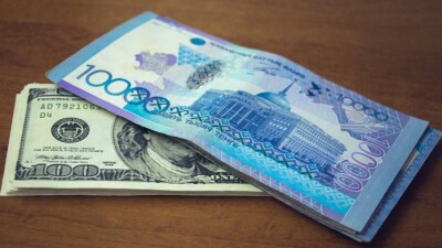 Доллар резко подешевел к тенге на бирже