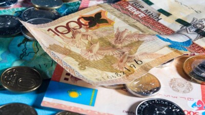 В шести регионах РК не хватает денег, чтобы выплатить по 37 тысяч тенге малообеспеченным к школе