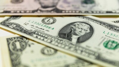 Тенге существенно укрепился к доллару на биржевых торгах