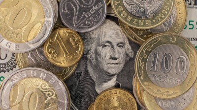 Курс доллара упал ещё на 2 тенге на бирже 6 мая