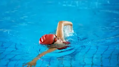 "Это не секция, а мера безопасности". Станет ли плавание обязательным предметом в школах Казахстана 