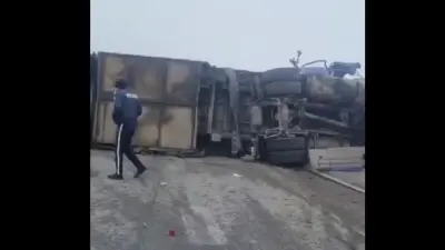 Водитель погрузчика, выполнявший дорожные работы, пострадал в ДТП с фурой в Акмолинской области