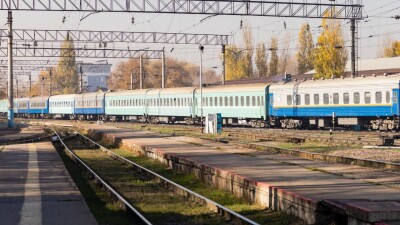 Клининговая компания получила штраф за плохую уборку и грязь в поездах КТЖ