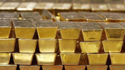 Золото дешевеет на мировых рынках. Что влияет на цену драгметалла