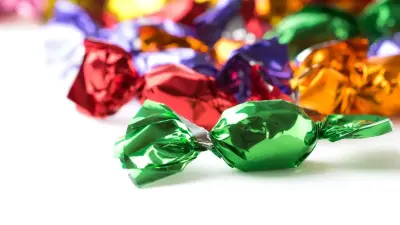 Оставили без конфет: деньги, выделенные на новогодние детские подарки, вернули в бюджет в Атырау