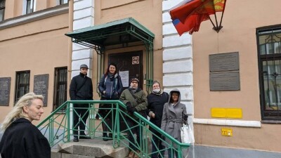 Суд в Петербурге разрешил распустить совет депутатов, обвинивших Путина в госизмене