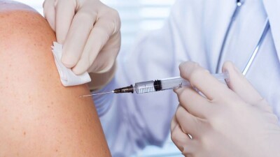 Ревакцинироваться теперь могут все желающие. Главный санврач подписал постановление