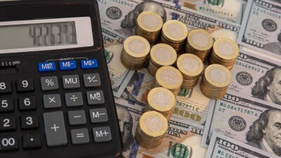 Курс доллара снизился к тенге на бирже в последний день января