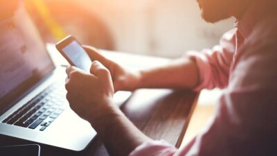 Можно ли покупать и продавать доллары на OLX, разъяснили в компании