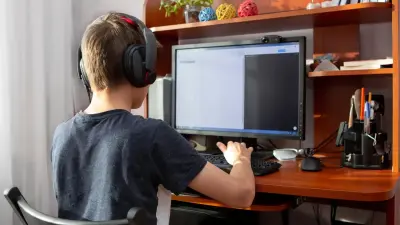 Отмена занятий в школе из-за морозов в Казахстане: как должны проводить уроки на удалёнке