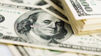 Доллар подорожал на бирже более чем на 2 тенге перед выходными