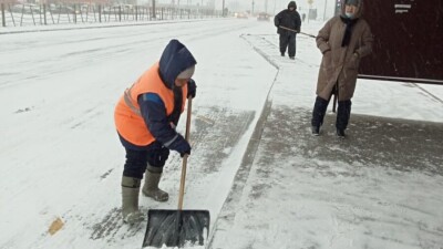 1700 рабочих вышли на уборку снега в Нур-Султане