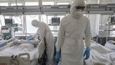 В Алматы ежесуточно госпитализируют вдвое больше пациентов с Covid-19, чем выписывают