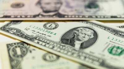 Курс доллара вырос на бирже ещё на 2,5 тенге