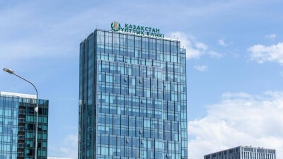 Нацбанк пытается сдержать скачок курса доллара к тенге валютными интервенциями