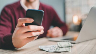 В Нур-Султане мошенник по объявлениям брал напрокат игровые приставки и продавал их