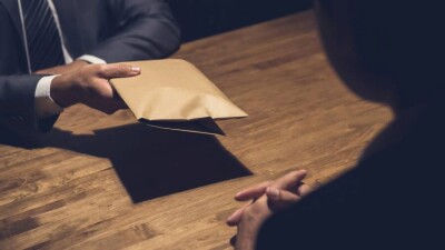 Лжегенерал обещал оправдательный приговор подсудимому за взятку в 10 млн тенге