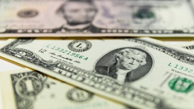 Доллар подорожал на бирже почти на 4 тенге