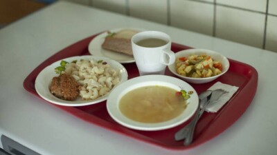 В каких регионах Казахстана младшеклассников будут кормить в школах бесплатно