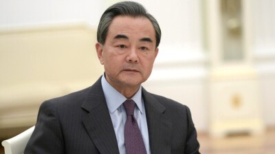 Глава МИД Китая: Для 16% населения мира купили 60% всех вакцин против коронавируса