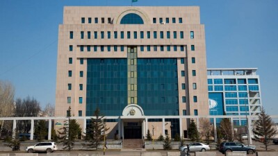 Мейрам Кажыкен первым из кандидатов в президенты подал документы в ЦИК