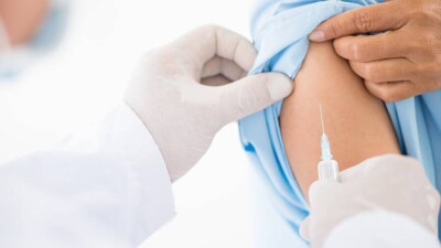 Казахстанцы выступают против проекта о включении вакцинации в проверочные листы