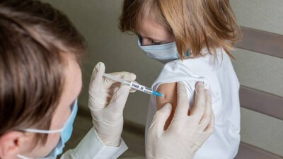 В Узбекистане добровольную вакцинацию детей против Covid-19 начнут раньше, чем в Казахстане