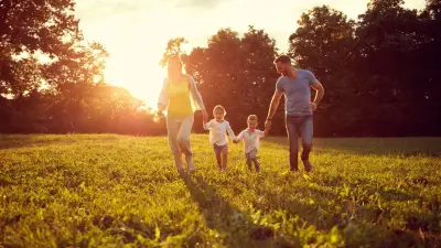 Четыре сокращённые рабочие недели: календарь выходных в Казахстане на май