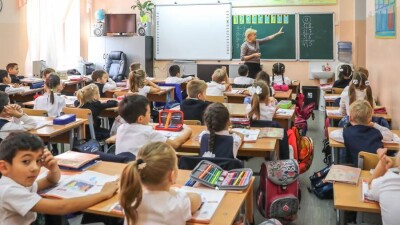 Аймагамбетов объяснил преимущества продления учебного года