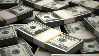 Доллар подорожал на бирже на 2 тенге