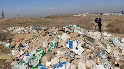 На территории сакских курганов в Алматы устроили стихийную свалку