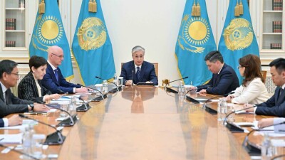 Пожар в "Аккенте", мутная вода и нагрузка на клиники. Какие поручения дал Токаев в Алматы