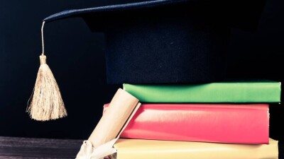 Студентов лишённого лицензии университета не берут в другие вузы. МОН обещает помочь