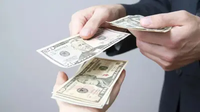 Курс доллара вырос на 4 тенге на бирже 15 мая