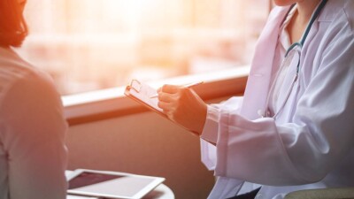 "Не будут лечиться". Почему казахстанцам не могут вернуть неиспользованные деньги из ФСМС