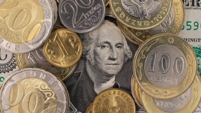 Тенге резко укрепился к доллару на бирже