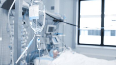 Раненому во время стрельбы в Атырау сделали операцию, он в коме