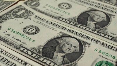 Курс доллара вырос почти на 2 тенге на бирже 13 сентября